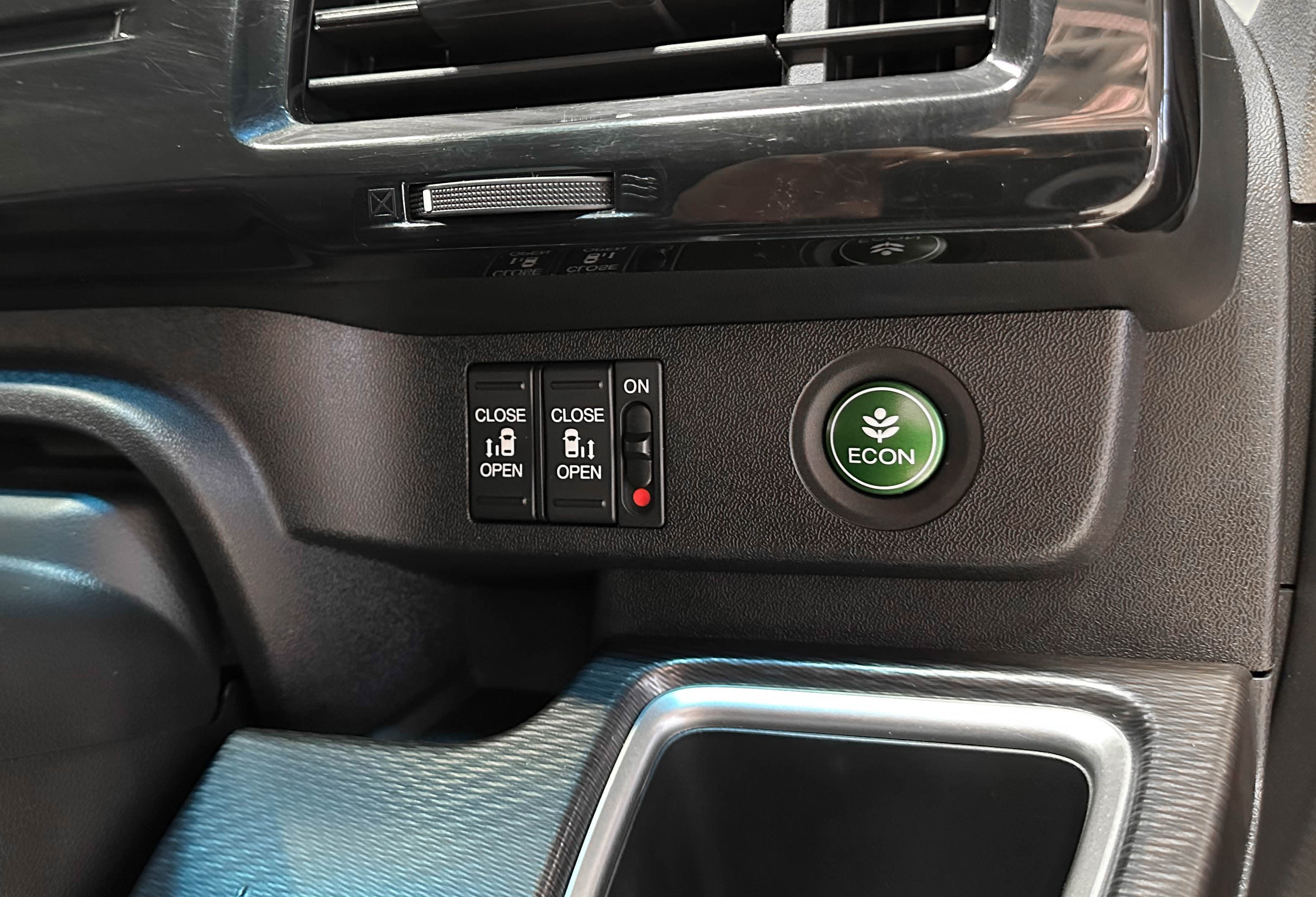 Honda Stepwgn SPADA - фото 23