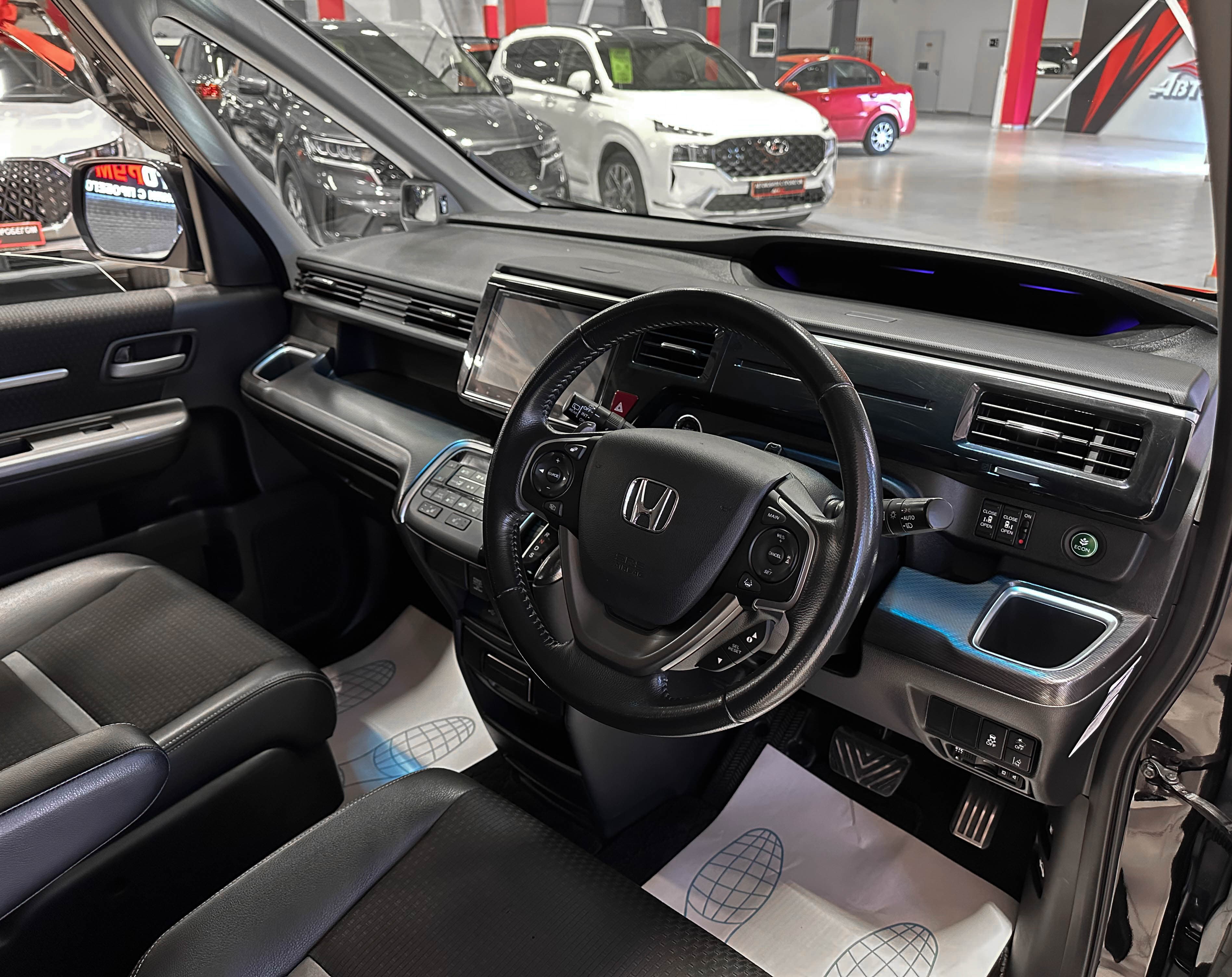 Honda Stepwgn SPADA - фото 10