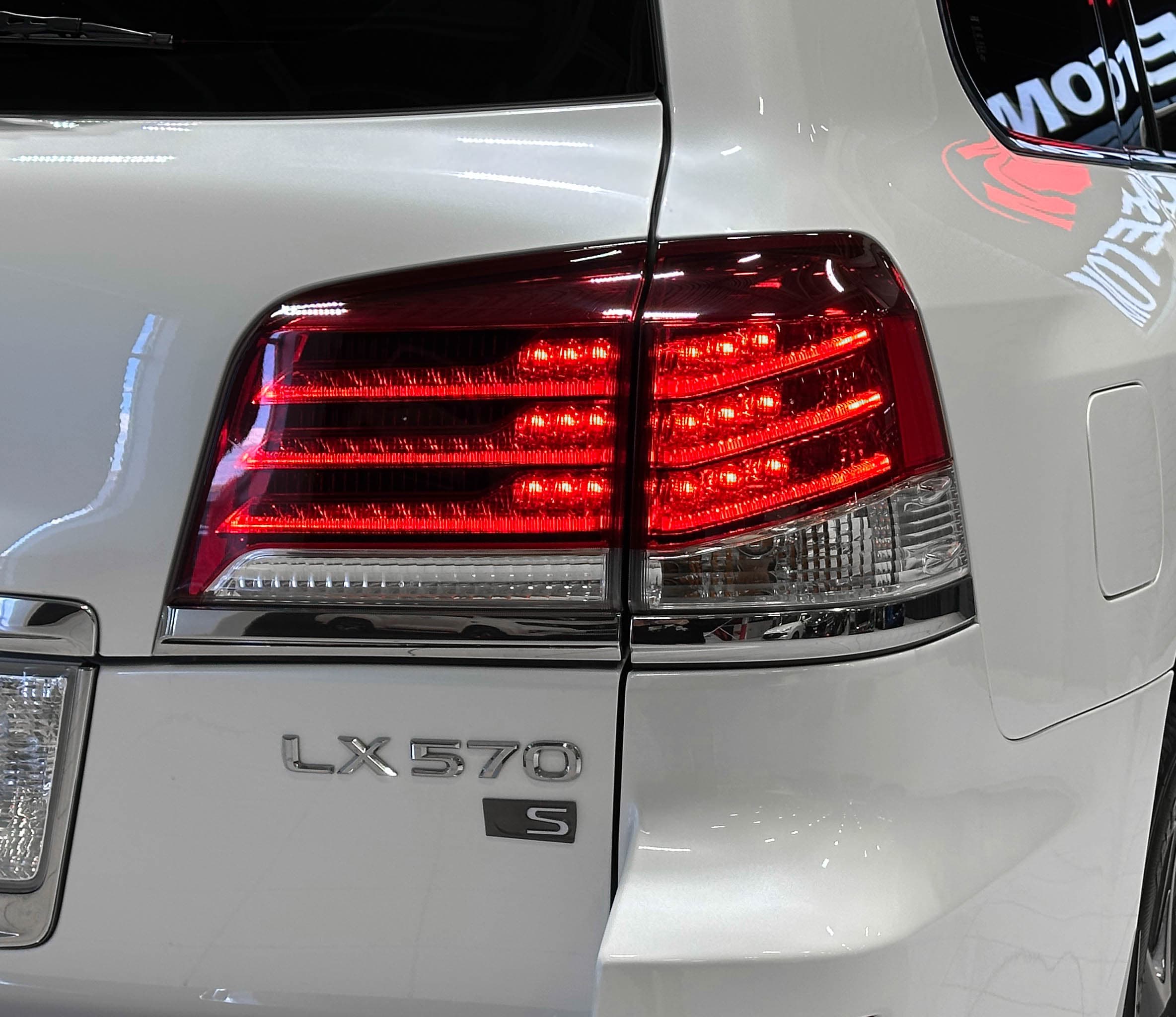 Lexus LX 570 - фото 8