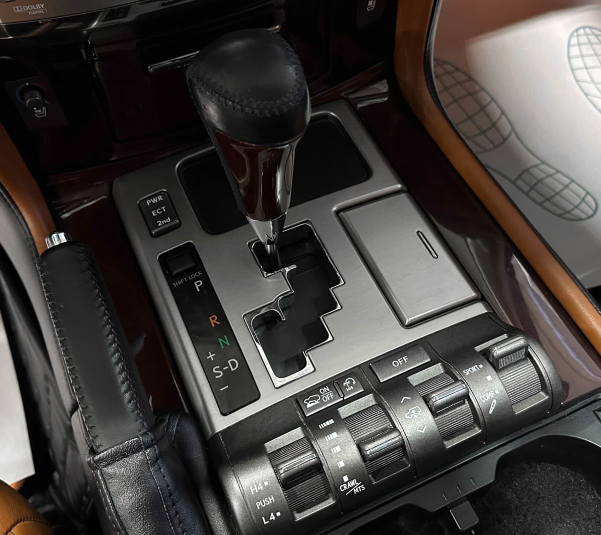 Lexus LX 570 - фото 26