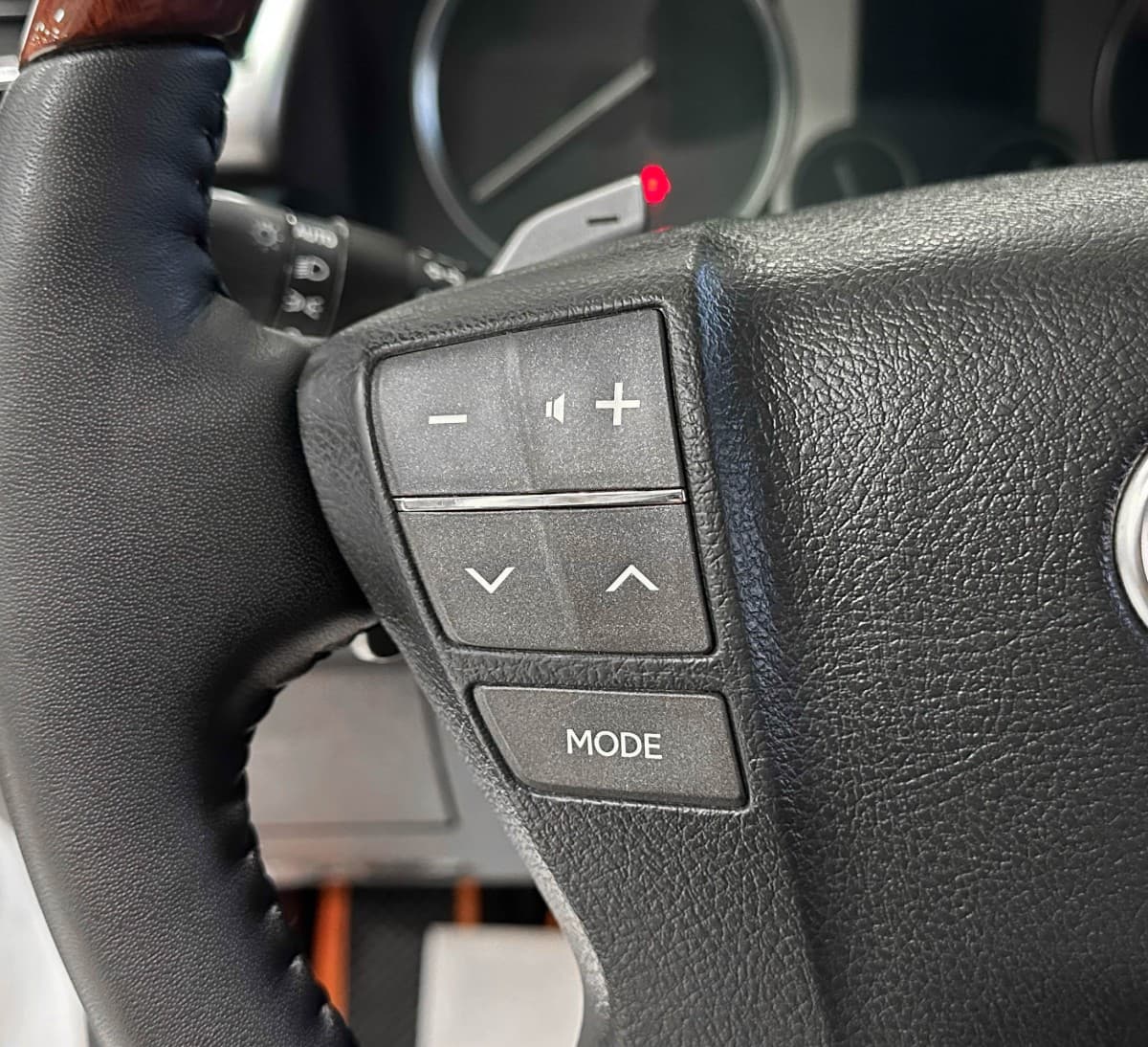 Lexus LX 570 - фото 18