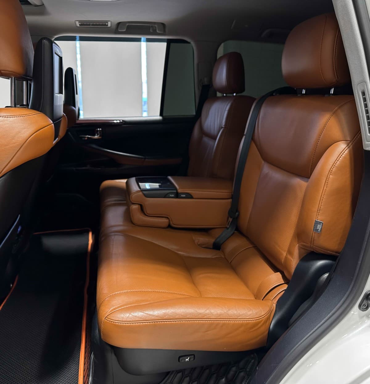 Lexus LX 570 - фото 11
