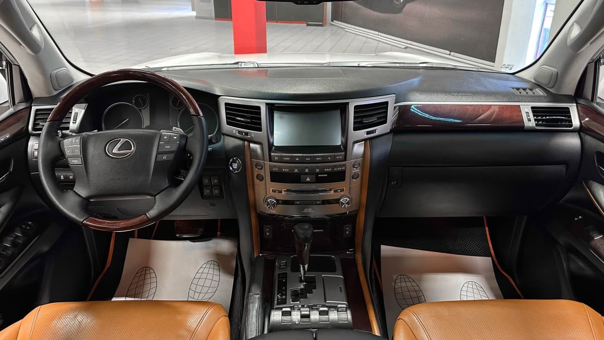 Lexus LX 570 - фото 34