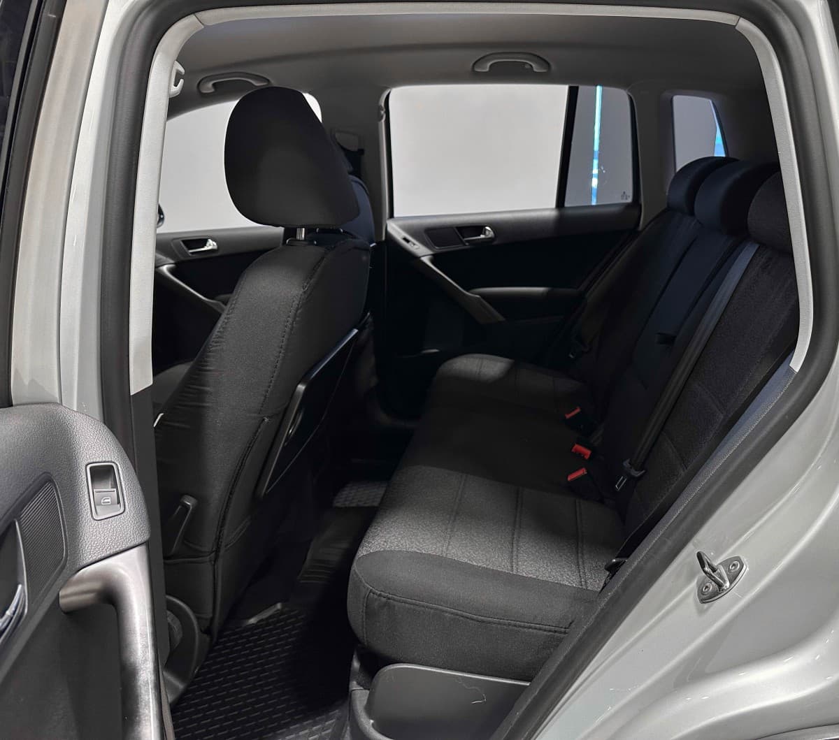 Volkswagen Tiguan - фото 12