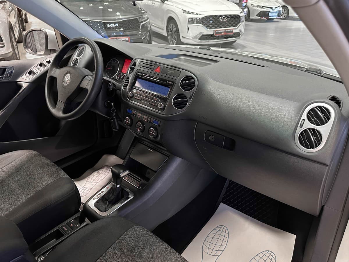 Volkswagen Tiguan - фото 16