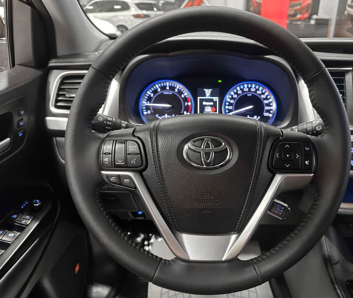 Toyota Highlander - фото 28