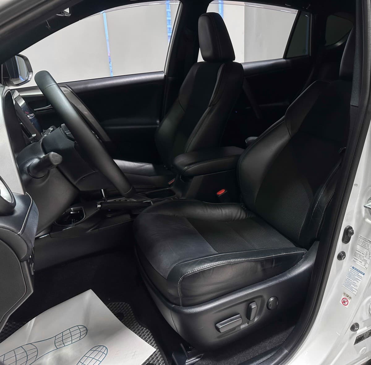 Toyota RAV4 - фото 11