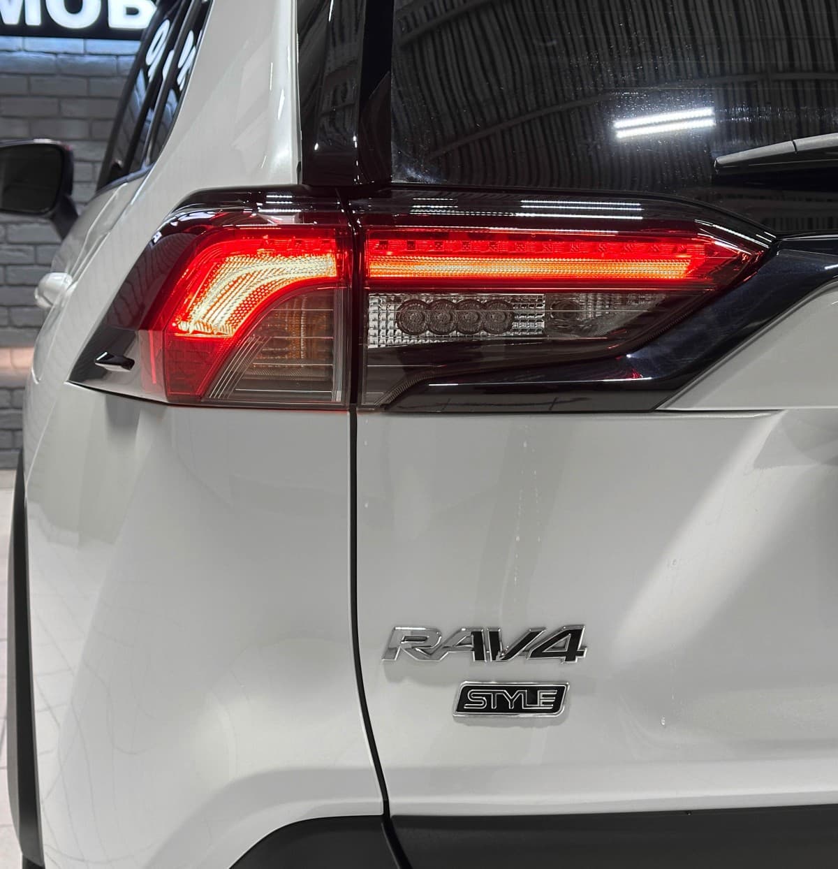 Toyota RAV4 - фото 6