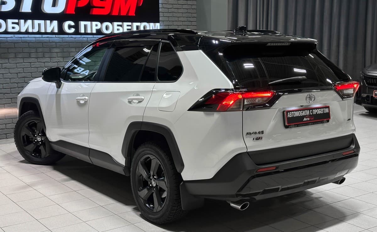 Toyota RAV4 - фото 7