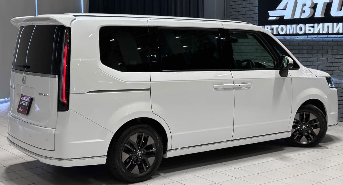 Honda Stepwgn Spada - фото 6