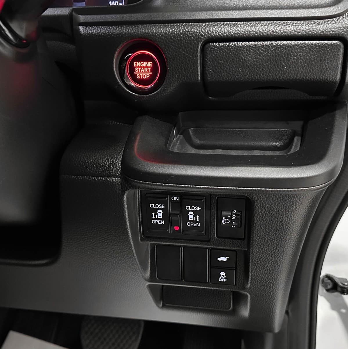 Honda Stepwgn Spada - фото 19